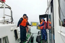 Les garde-côtes du Vietnam et de la Chine effectuent une patrouille conjointe dans les eaux du golfe du Bac Bo. Photo : VNA. 