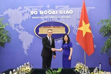 La vice-ministre des Affaires étrangères Lê Thi Thu Hang rencontre M. Michal Safianik, chef de la délégation du groupe Asie-Océanie (COASI) du Conseil européen. Photo : baoquocte.