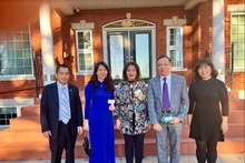 Une mission du consulat général du Vietnam à Vancouver a tenu des séances de travail avec des représentants des autorités de la province canadienne de l'Alberta. Photo : VNA.