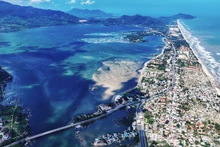 À la découverte de Lang Cô, l’une des plus belles baies du monde
