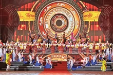Une performance artistique au festival de Ninh Binh-Tràng An. Photo : THU CUC.