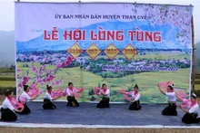 Ouverture de la fête Lùng Tùng des Thái dans la province de Lai Châu. Photo : VNA.