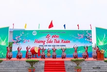 Cérémonie d'ouverture du festival « Saveur de thé de printemps — spécialité de thé de Tân Cuong ». Photo : asxh.com.vn