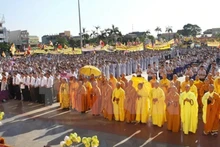 Des bouddhistes célèbrent la Cérémonie de Vesak à Quang Tri. Photo : VNA.