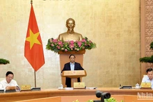 Le Premier ministre vietnamien, Pham Minh Chinh, a présidé le 4 juillet à Hanoï une téléconférence entre le Gouvernement et les localités. Photo : NDEL.