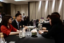 Des entreprises vietnamiennes et sud-coréennes discutent d'opportunités de coopération dans le cadre du Forum. Photo : VNA.
