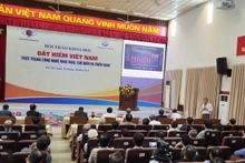 Lors du colloque. Photo : journal Cong thuong
