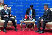 Le vice-ministre vietnamien de la Sécurité publique, Le Quoc Hung (gauche), à la séance de travail avec le ministre thaïlandais de la Justice, Somsak Thepsuthin. Photo: VNA