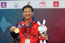 Le Vietnamien Nguyên Hoàng Nha remporte la médaille d'or du 100 m dos masculin dans la catégorie S7. Photo: VNA