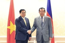 Le Premier ministre vietnamien Pham Minh Chinh et le Premier ministre cambodgien Hun Sen à l'occasion du sommet spécial ASEAN - États-Unis aux États-Unis en mai 2022. Photo : VNA. 