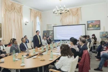 Le ministre vietnamien des Affaires étrangères, Bui Thanh Son, à la rencontre avec les représentants de la communauté vietnamienne en Allemagne. Photo : thoidai.com.vn