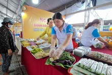 Des dizaines de types de gâteaux différents présentés lors du 3e Festival de gâteaux traditionnels du Sud du Vietnam. Photo : NDEL.