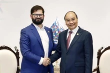 Le Président Nguyên Xuân Phuc et le Président chilien Gabriel Boric Font, à Bangkok. Photo : VNA.