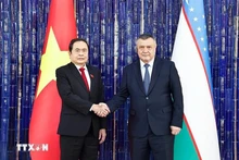 Le président de l’Assemblée nationale, Tran Thanh Man (gauche), et le président de la Chambre législative (chambre basse) du Parlement d’Ouzbékistan, Nuriddin Ismoilov. Photo: VNA 