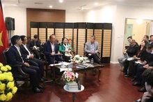 La présentation du recueil de poèmes "Tieng vong hon song nui". Photo: VNA