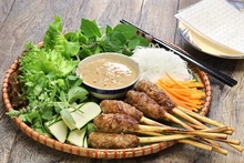 Le Nem lụi est classé par TasteAtlas comme l’un des plats de viande les plus délicieux au monde. Photo : TITC.