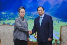  Le Premier ministre Pham Minh Chinh et Mme Armida Salsiah Alisjahbana, secrétaire générale adjointe des Nations Unies et secrétaire exécutive de la CESAP. Photo : VGP.