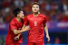 Les hommes en rouge du Vietnam. Photo : NDEL.