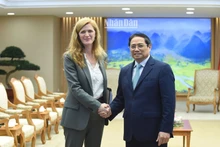 Le Premier ministre Pham Minh Chinh et Mme Samantha Power, directrice générale de l'Agence américaine pour le Développement international. Photo : NDEL. 