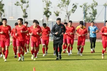 L’équipe nationale du Vietnam lors d'une séance d'entraînement, à Fergana, en Ouzbékistan. Photo : VNA.