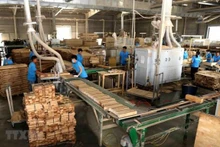 Les entreprises de bois et de meubles exhortées à utiliser le commerce électronique pour dynamiser leurs exportations. Photo : VNA
