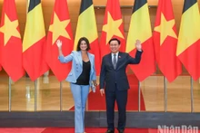 Le Présidente de l'Assemblée nationale du Vietnam, Vuong Dinh Huê, et la Présidente du Sénat de Belgique, Stephanie D'Hose. Photo : NDEL.