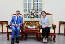 La présidente de la VUFO, Nguyên Phuong Nga, et l’ambassadeur palestinien au Vietnam, Saadi Salama. Photo : vufo.org.vn