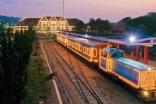 Dà Lat offre aux touristes un voyage romantique en train de nuit 