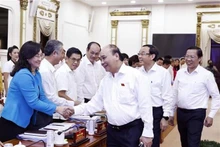 Le Président Nguyên Xuân Phuc lors de sa séance de travail avec le Comité populaire de Hô Chi Minh-Ville. Photo : VNA