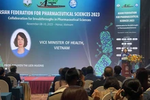 La vice-ministre vietnamienne de la Santé, Nguyên Thi Liên Huong s'exprime lors de la séance d'ouverture. Photo : VNA.