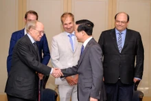 Le Président vietnamien, Vo Van Thuong (à droite) salue les contributions importantes des amis autrichiens pour avoir des points positifs dans les relations Vietnam-Autriche. Photo : baoquocte.vn