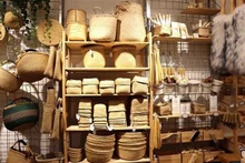Au magasin de meubles éco-responsables "Dille & Kamille". Photo: VNA