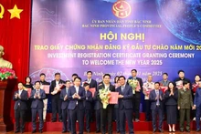 Conférence d'attribution du certificat d'enregistrement d'investissement pour l’année 2025 de la province de Bac Ninh. Photo : NDEL.