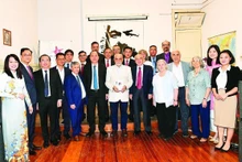 La délégation de haut rang de Hô Chi Minh-Ville lors de sa séance de travail avec le Parti communiste argentin. Photo : thoidai.com.vn