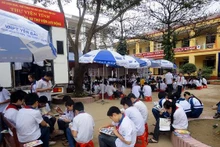 La bibliothèque mobile dans une école de la province de Yên Bai. Photo : thoidai.com.vn