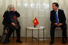 Le Vice-Premier ministre Trân Hông Hà (à droite) et la présidente de l’Association d’amitié Suisse - Vietnam, Anjuska Weil. Photo : baoquocte.vn