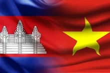 Les drapeaux du Cambodge et du Vietnam. Photo : VNA.