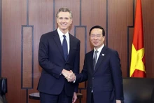 Le Président du Vietnam, Vo Van Thuong (à droite), et le gouverneur de Californie, Gavin Newsom. Photo : VNA.