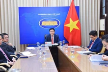Le vice-ministre des Affaires étrangères, Pham Quang Hiêu lors de son entretien avec la vice-ministre namibienne des Relations internationales et de la Coopération, Jenelly Matundu. Photo : baoquocte.vn.