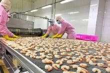 En 2021, le chiffre d’affaires commercial entre le Vietnam et le Cambodge a atteint 9,54 milliards de dollars. Photo : baoquocte.vn