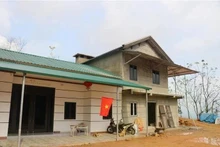 Une maison nouvellement construite, avec le soutien du gouvernement dans le cadre du programme national d’élimination des maisons précaires, dans le hameau de Nam Tra, commune de Gia Phu, district de Bao Thang, province de Lào Cai. Photo : VNA.