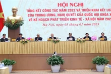 Lors de la visioconférence entre le gouvernement et les localités du pays. Photo : VNA.