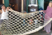 Un hamac tissé à partir de l’écorce de l’arbre appelé ngô dông. Photo : baophapluat.vn