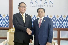 Le Premier ministre vietnamien Pham Minh Chinh (à droite) et son homologue thaïlandais, Prayut Chan-o-cha. Photo : VNA.