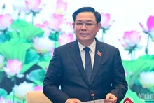 Le Président de l'AN Vuong Dinh Huê prend la parole. Photo : NDEL.