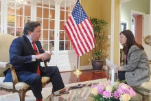 L’ambassadeur des États-Unis au Vietnam, Marc Evans Knapper (à gauche). Photo : baoquocte.vn