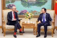 Le Vice-Premier ministre vietnamien, Trân Hông Hà (à droite) et l’ambassadeur du Canada, Shawn Perry Steil. Photo : VGP.
