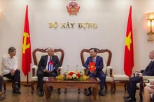 Rencontre entre le ministre de la Construction Nguyên Thanh Nghi et le premier vice-ministre cubain des Affaires étrangères, Gerardo Penalver Portal, le 30 août à Hanoi. Photo : baoquocte.vn.