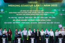 Cérémonie de signature de l’engagement pour réduire les émissions de gaz à effet de serre dans le secteur agricole lors du 1er Forum des startups du Mékong 2022. Photo : giaoducthoidai.vn