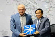 L’ambassadeur Bui Van Nghi (à droite) et Otaviano Olavo Pivetta, vice-gouverneur de l’État du Mato Grosso. Photo : baoquocte.vn